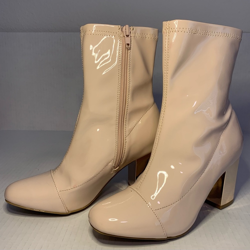 Wild Diva Size 6 Pale Pink Patent Leather